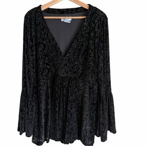 The Paragon Black Velvet Burnout Floral V-Neck Bell Sleeve Top Size XL
